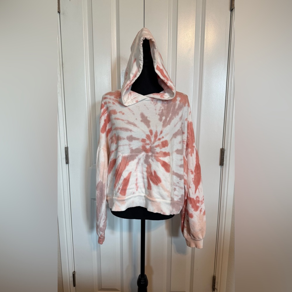 NWT SZ M Lucky Brand Pink Tie Dye Swirl Puff Sleeves Cropped Hoodie pocket